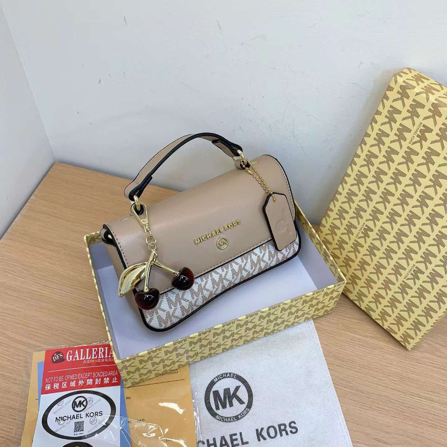 Gloednieuwe, luxe handtas van  - Women Bags Mk recensie en prijs