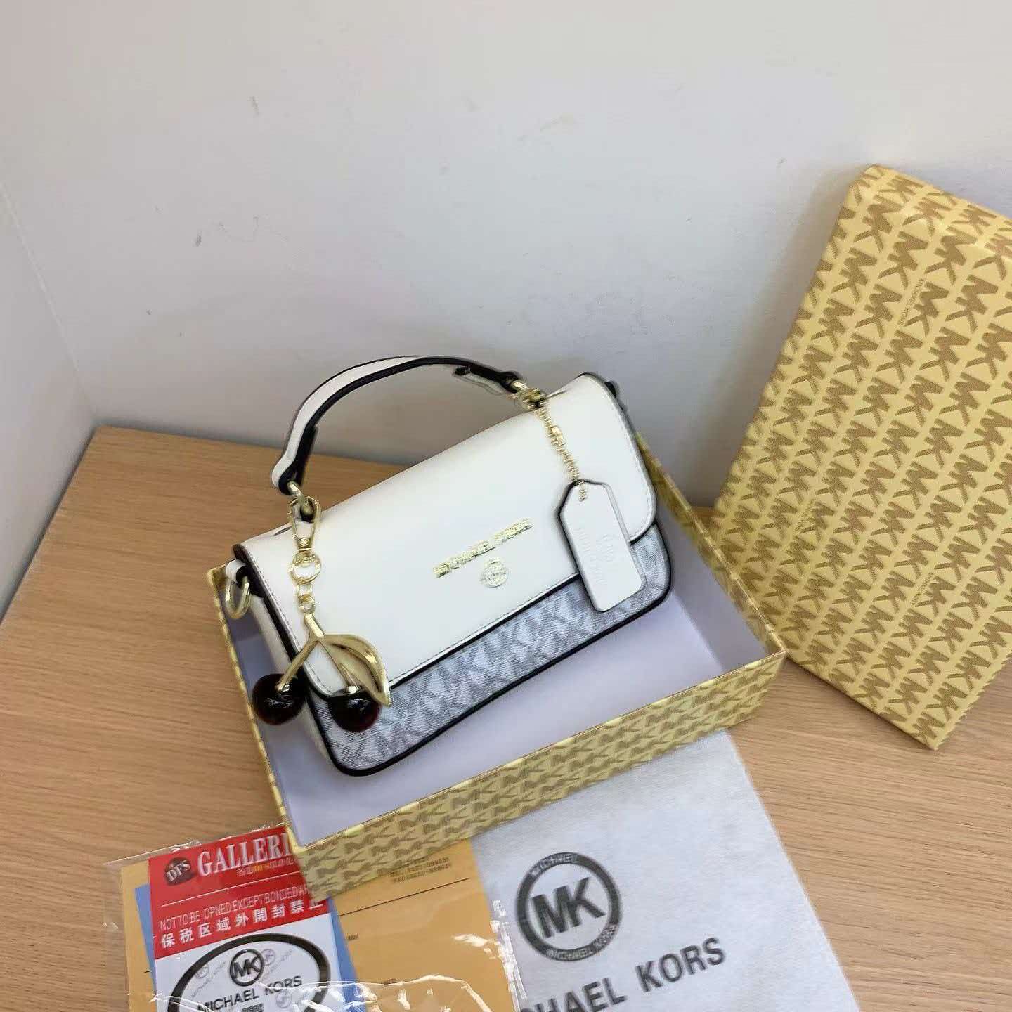 Gloednieuwe, luxe handtas van  - Women Bags Mk recensie en prijs